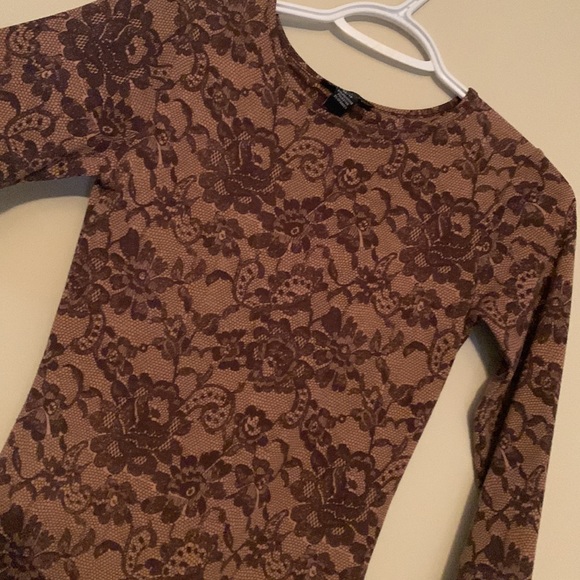 Lace pattern body hugging dress - Picture 3 of 3